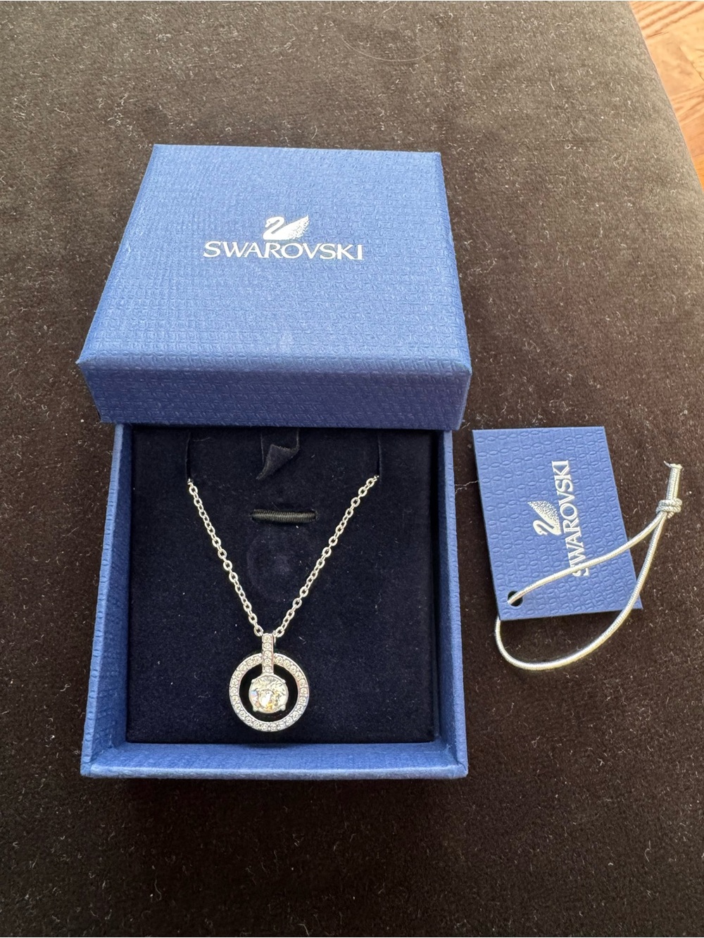 The Swarovski Lavender Pendant 1039065 - white circle crystals rhodium plated